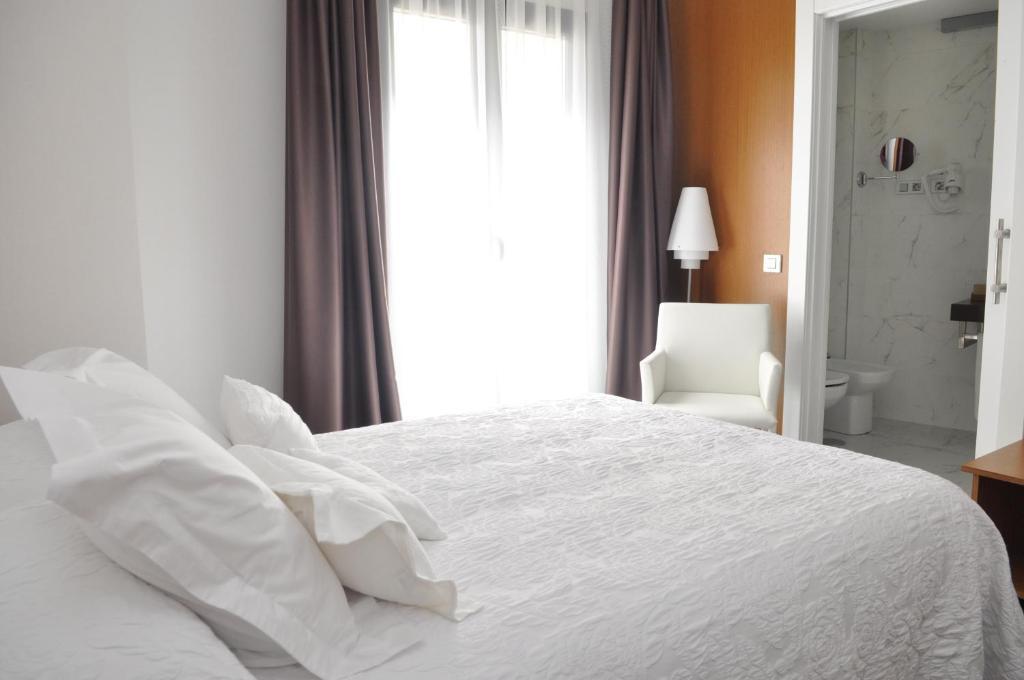 Toral Hotel Леон Стая снимка
